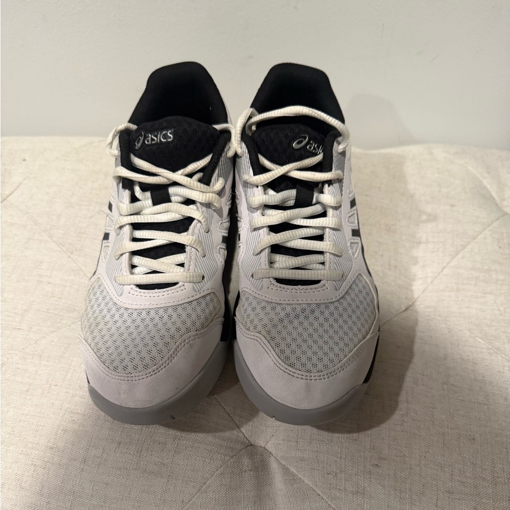 ASICS Women’s White and Black Athletic Volleyball Shoes like new